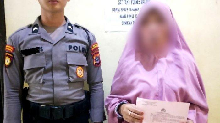 Seorang perempuan di Malinau Barat, Kaltara yang dijemput polisi sepulang dari ibadah haji karena diduga menjadi mucikari.