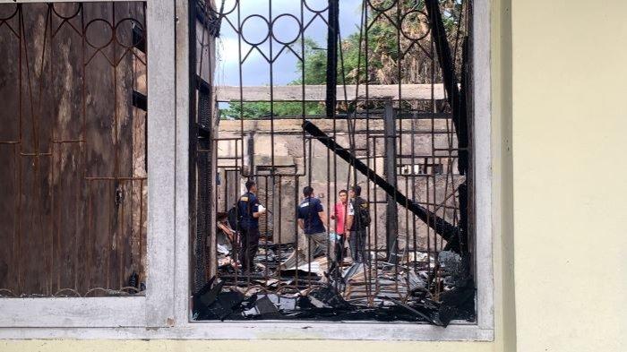 Kantor Bawaslu Palangkaraya Terbakar, Polisi langsung melakukan olah TKP yang kemudian berlanjut pada pemeriksaan saksi.