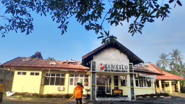 Kondisi Kantor Bawaslu Palangkaraya Pasca Kebakaran, Kamis (20/7/2023).