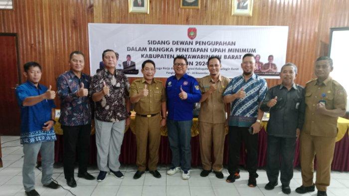 Usai penetapan dan rapat bersama pihak terkait UMK Kobar 2024 sebesar Rp 3.474.797 oleh Pemkab Kobar, Kalteng.