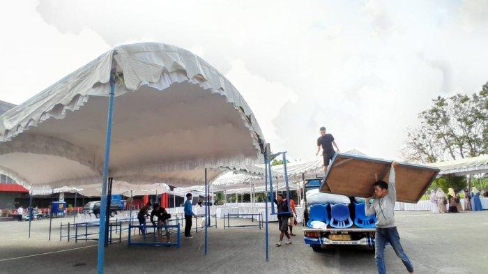 Suasana Persiapan di Halaman Stadion Tuah Pahoe Sambut Tabligh Akbar Habib Umar Bin Hafidz, di Stadion Tuah Pahoe Palangkaraya, Selasa (22/8/2023)