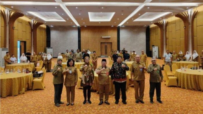 Plh Sekda Kobar Juni Gultom, dengan program skema perhutanan sosial diharapkan masyarakat bisa memanfaatkan atau mengelola hutan.