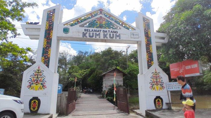 Gerbang Wisata Kum Kum Palangkaraya, Minggu (8/7/2023).Tribunkalteng.com / Lidia Wati
