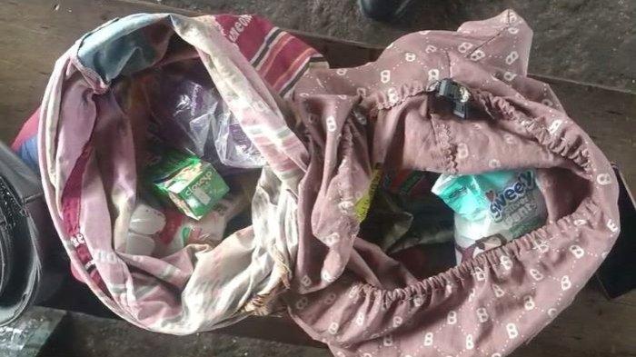 Barang-bukti hasil curian dua orang emak-emak di warung semkao yang disita petugas.