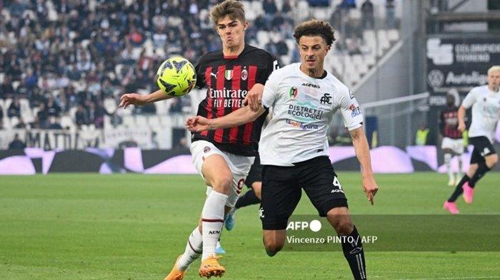 Gelandang serang AC Milan, Charles De Ketelaere. Terbaru, Rossoneri dikabarkan siap melepas playmaker Belgia itu ke salah satu klub Liga Inggris.