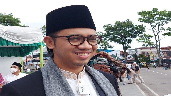 Walikota Bukittinggi, Erman Safar yang dilaporkan ibu berinisial EY yang dituduh inses dengan anak kandungnya.