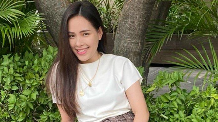 Lady Nayoan mengungkapan dukungan keluarga terhadap permasalahan rumah tangga yang tengah dihadapinya.