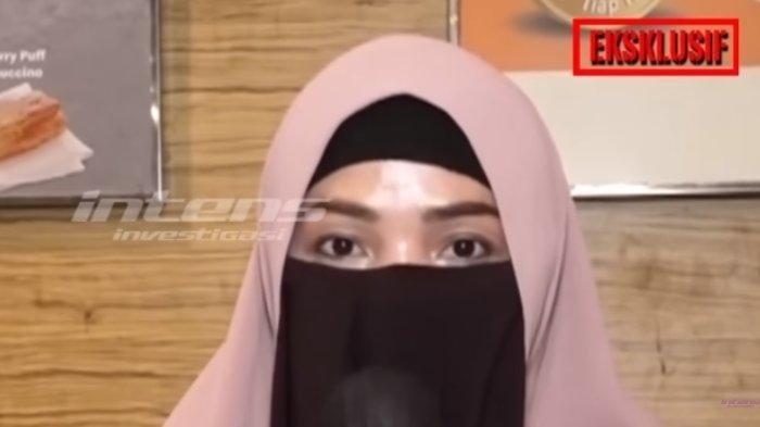 Susan Atiqah, wanita diduga istri sah Arman Wosi, suami baru Della Puspita.