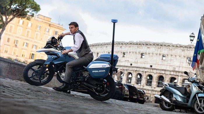 Tom Cruise berperan sebagai Ethan Hunt dalam film Mission: Impossible-Dead Reckoning Part 1 .
