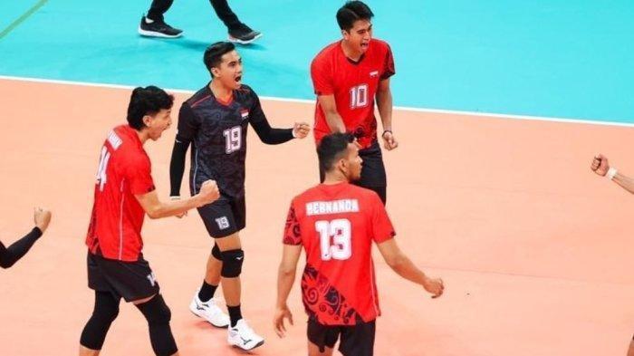 Ekspresi pemain Timnas Voli Putra Indonesia saat laga melawan Bahrain di AVC Challenge Cup 2023, Senin (10/7/2023). Indonesia lolos ke 6 besar setelah kalahkan Kazakhstan dengan skor 3-0 di University of Taipei pada AVC Challenge Cup 2023, Rabu (12/7/2023).