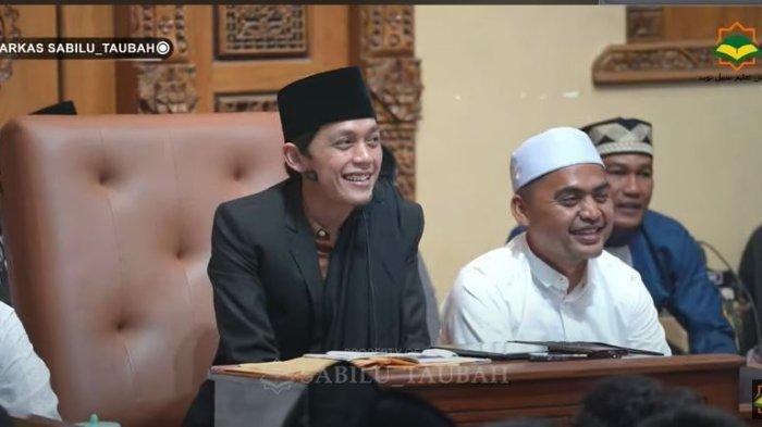 GUS IQDAM LIVE - Tonton Gus Iqdam live streaming hari ini YouTube, acara rutinan Malam Selasa Majelis Sabilu Taubah Blitar 7 Oktober 2024.