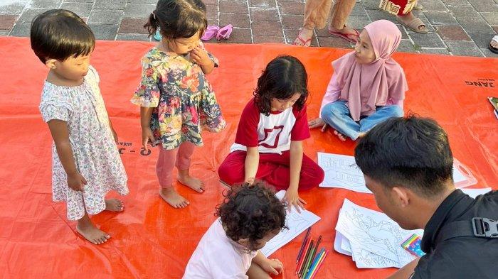 Komunitas Gembel Penajam, didirikan pada 2012 lalu, membuat kegiatan berbasis dunia literasi di Penajam Paser Utara, Kalimantan Timur.