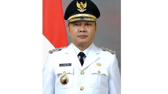 Dr. Fahmi Fadli, Bupati Kabupaten Paser