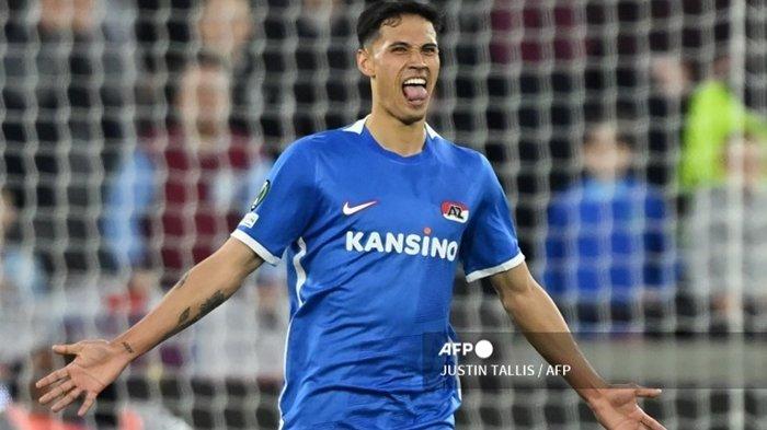 Gelandang AZ Alkmaar keturunan Indonesia, Tijjani Reijnders. Terbaru, AC Milan telah mencapai kata sepakat dengan Tijjani Reijnders pada jendela transfer musim panas ini.