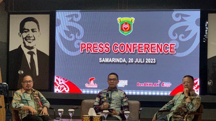Wali Kota Samarinda Andi Harun saat beberkan keputusan pemindahan RKUD kepada bank lain pada Press Conference yang sedang berlangsung saat ini, Kamis (20/7/2023). Walikota Andi Harun berharap agar keputusan tersebut dapat direspon secara bijak oleh pihak Bankaltimtara.