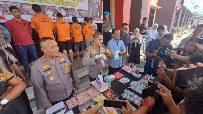 Press release kasus peredaran 3.767 pil ekstasi di Mapolresta Samarinda, Kamis (20/7/2023). TRIBUNKALTIM.CO/RITA LAVENIA