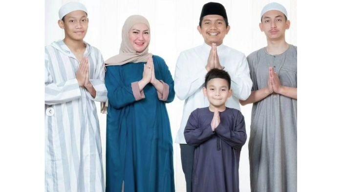 Andi Faizal Sofyan Hasdam dan keluarga