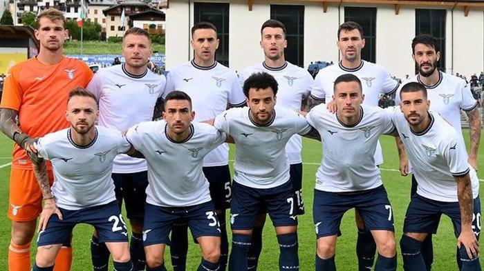 Pemain utama Lazio dalam pertandingan persahabatan melawan tim Slovenia NK Bravo di kamp pelatihan Auronzo di Cadore, Italia, Rabu (26/7/2023). Laga tersebut dimenangkan Lazio dengan skor 2-0.