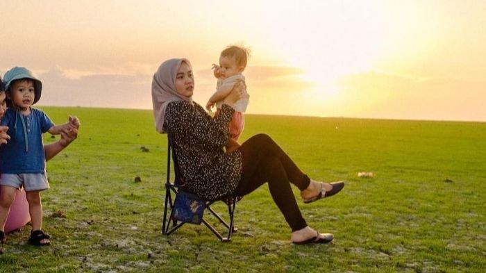 Danau Semayang Kukar mengering viral jadi tempat berfoto dan objek wisata dadakan.