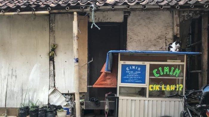 Rumah Iceng warga Tasikmalaya yang satu-satunya diguyur hujan