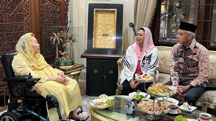 Bakal Calon Presiden (Bacapres) Ganjar Pranowo bersilahturahmi ke kediaman istri almarhum Presiden Keempat RI Abdurrahman Wahid, Sinta Nuriyah pada Minggu (13/8/2023) malam.