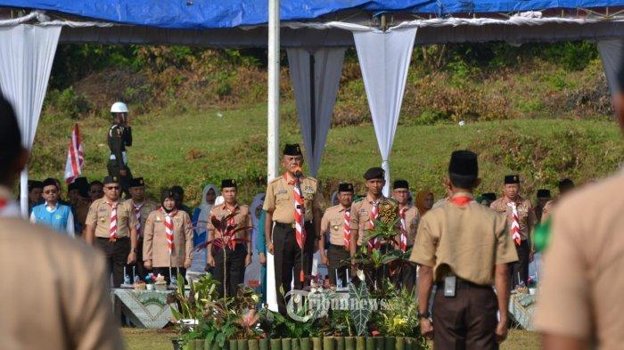 Panglima TNI Laksma TNI Dr. H. Yudho Warsono, S.E., M.M., Chrmp., M.Tr. Opsla., Ciqar., Crmp pada acara Pembukaan Pramuka Wirakarya TA 2023 bertempat di Bumi Perkemahan Tanah Merdeka, Cisata Kabupaten Pandegelang, Banten. Senin (5/6/2023).