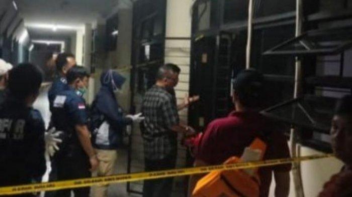 Polisi selidiki kejadian meledaknya Laboratorium GC ilmu nutrisi dan makanan ternak lantai 4 Fakultas Peternakan Kampus IPB Dramaga Bogor.
Polisi selidiki kejadian meledaknya Laboratorium GC ilmu nutrisi dan makanan ternak lantai 4 Fakultas Peternakan Kampus IPB Dramaga Bogor.