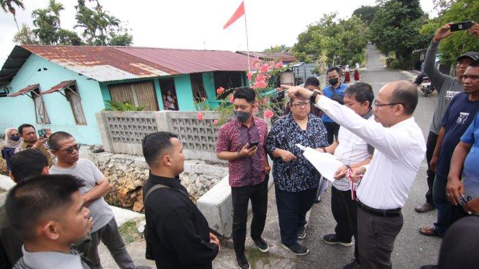 Suasana unjuk rasa warga Sumber Rejo, Balikpapan Tengah, Kota Balikpapan, Kalimantan Timur yang mempertahankan tempat tinggal mereka setelah dihuni puluhan tahun, Jumat (1/9/2023).