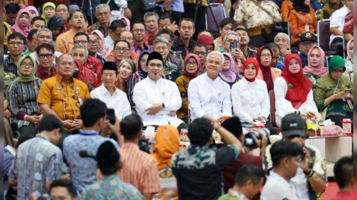 Ganjar mengatakan, seluruh capaian itu menjadi ringan diraih karena dukungan seluruh unsur masyarakat. Khususnya kepada ASN di lingkup Pemprov Jawa Tengah yang mensukseskan reformasi birokrasi.