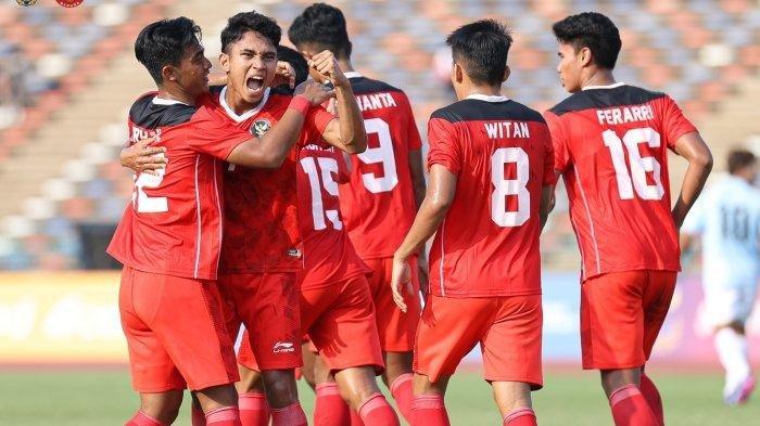 Selebrasi para pemain Timnas U22 Indonesia merayakan gol Marselino Ferdinan ke gawang Myanmar pada pertandingan kedua Grup A SEA Games 2023 di Stadion Olimpiade, Kamboja, Kamis (4/5/2023) sore WIB.