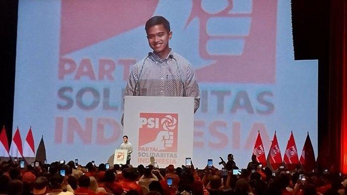 Ketua Umum PSI yang baru, Kaesang Pangarep saat berpidato di hadapan kader di Djakarta Theater, Jakarta Pusat, Senin (25/9/2023). Resmi menggantikan Giring, inilah profil Kaesang Pangarep.