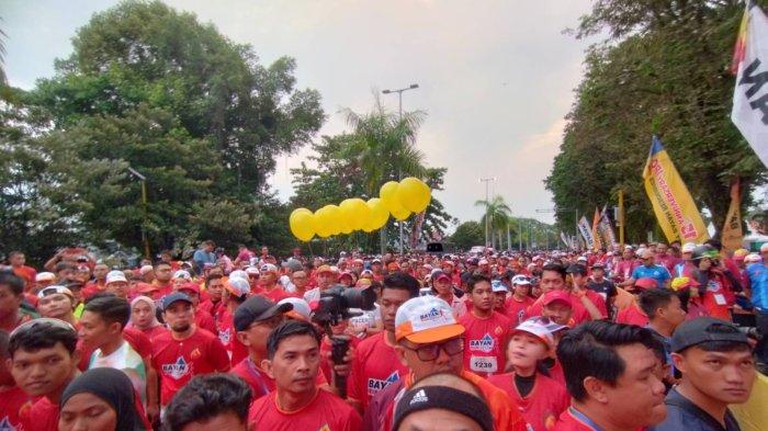 Ajang Bayan Run 2023 di Lapangan Merdeka Balikpapan, Minggu (8/10/2023), menarik sebanyak 2.000 peserta dengan berbagai kategori lomba lari. Ketua Panitia, Suhud Wahyudi, menyatakan kebahagiaannya atas antusiasme masyarakat yang luar biasa. Pangdam VI/Mulawarman, Mayjen TNI Tri Budi Utomo, menggarisbawahi tujuan acara ini untuk meningkatkan kesehatan masyarakat dan kesejahteraan nasional.TRIBUNKALTIM.CO/DWI ARDIANTO