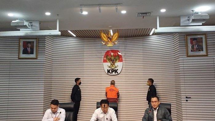 Komisi Pemberantasan Korupsi (KPK) menduga eks Menteri Pertanian (Mentan) Syahrul Yasin Limpo menerima setoran hasil perasan terhadap bawahan dan gratifikasi melalui orang kepercayaannya dengan nilai 4.000 sampai 10.000 dollar Amerika Serikat (AS), Rabu (11/10/2023).