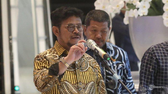 Menteri Pertanian Syahrul Yasin Limpo memberikan keterangan kepada wartawan di Nasdem Tower, Jakarta, Kamis (5/10/2023).