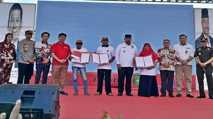 Ketua Dewan Perwakilan Rakyat Daerah (DPRD) Kutai Kartanegara, Abdul Rasid mendukung kegiatan Gerakan Pasar Murah di Kutai Kartanegara, Provinsi Kalimantan Timur.