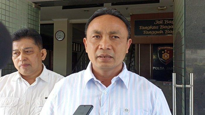 Dirkrimum Polda Jabar Kombes Pol Surawan memberi keterangan terkait kasus pembunuhan ibu dan anak di Kabupaten Subang atau kasus Subang.