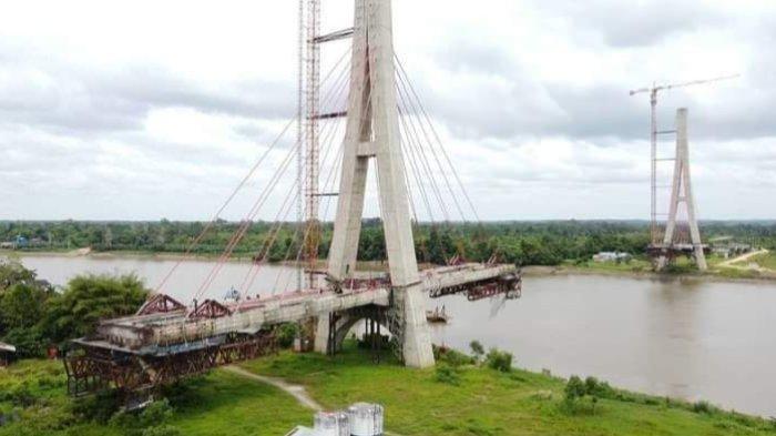 Proyek pembangunan Jembatan Aji Tullur Jejangkat (ATJ) di Kelurahan Melak Ilir, Kecamatan Melak Kutai Barat yang rencananya akan ditinjau oleh Presiden Jokowi.