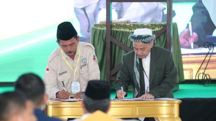 Ketua DPP Konsain, Muhammad Ali Cholil, menekankan pentingnya mendaratkan lada Silaturahim Nasional Kontak Santri Agribisnis (Silatnas Konsain) ke-VII di Balikpapan, Selasa (24/10/2023). Ali Cholil menekankan pentingnya mendaratkan pandangan keagamaan dalam kehidupan sehari-hari untuk memupuk sikap saling menghargai dalam masyarakat yang beragam.
