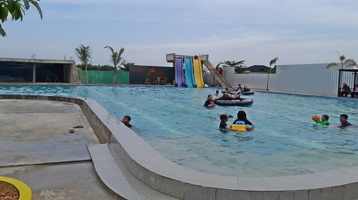 Suasana Kanal Park Sangatta diserbu pengunjung di hari pertama buka, Kamis (26/10/2023). Kanal Park Sangatta dibuka setiap hari, mulai pukul 09.00 Wita sampai 18.00 Wita.