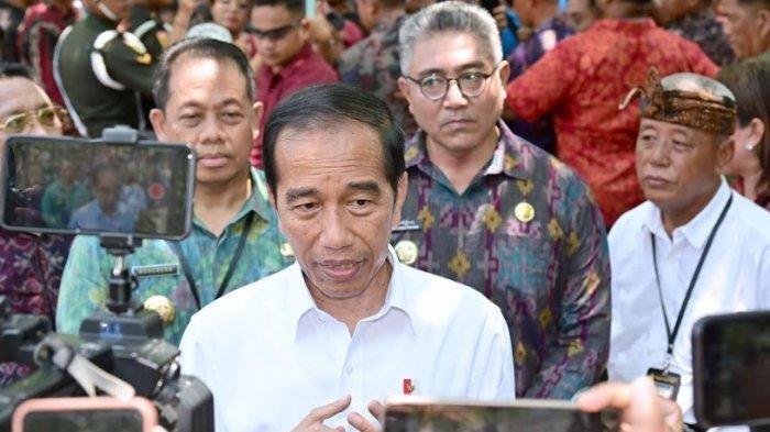 Presiden Joko Widodo (Jokowi) di Pasar Bulan, Gianyar, Bali, Selasa (31/10/2023).
