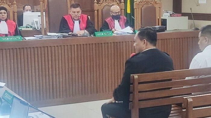 Mantan Kabasarnas Henri Alfiandi saat bersaksi dalam kasus suap pengadaan peralatan deteksi korban reruntuhan Basarnas tahun anggaran 2021-2023 di Pengadilan Tipikor Jakarta Pusat, Senin (6/11/2023).