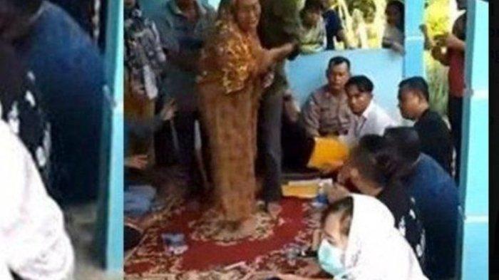 Video viral mediasi di Banyuasin. Kejadian bermula saat seorang nenek diusir cucu angkatnya.