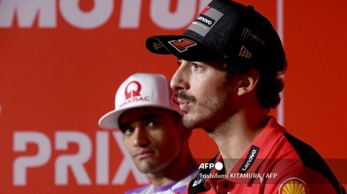 Jorge Martin (kiri) dan Francesco Bagnaia. Keduanya kini menjadi pembalap yang berpeluang besar raih gelar juara dunia MotoGP 2023.