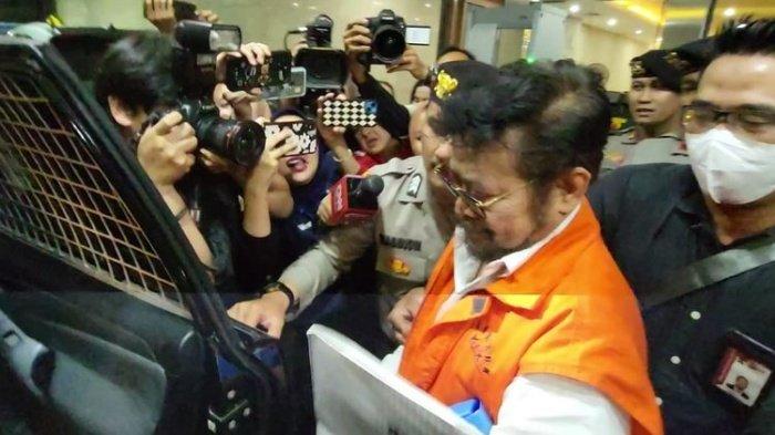 Mantan Menteri Pertanian (Mentan) Syahrul Yasin Limpo (SYL) di Gedung Bareskrim, Mabes Polri, Jakarta, Selasa (31/10/2023). Update kasus Syahrul Yasin Limpo. KPK cegah tiga pengacara SYL Febri Diansyah, Rasamala dan Donal Fariz ke luar negeri. Sementara SYL dirawat di RSPAD