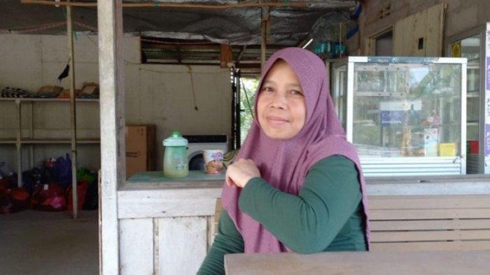 Warga RT 10 Syarariyah saat ditemui Kompas.com di kediamannya di Desa Bumi Harapan Kecamatan Sepaku, Kabupaten Penajam Paser Utara (PPU), Kalimantan Timur (Kaltim) belum lama ini.