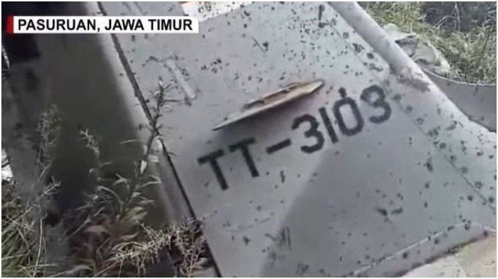 Puing Pesawat TNI AU jatuh di kawasan lereng Gunung Bromo, tepatnya di sekitar Desa Keduwung, Kecamatan Puspo, Pasuruan, Jawa Timur, Kamis (16/11/2023).