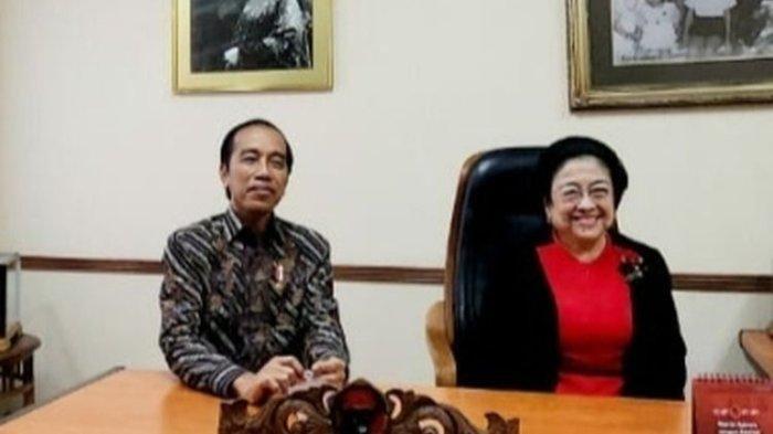 Presiden Jokowi bersama dengan Ketua Umum PDIP, Megawati Soekarnoputri. Jelang Pilpres 2024, anak dan mantu dukung Prabowo Subianto. Bagaimana status Jokowi di PDIP? Kata Gibran, Puan Maharani dan Hasto Kristiyanto.