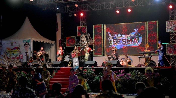 Pembukaan Festival Mahakam ke 22 di segmen Taman Bebaya Jalan Slamet Riyadi Kecamatan Sungai Kunjang Samarinda, Jumat (24/11/2023).
