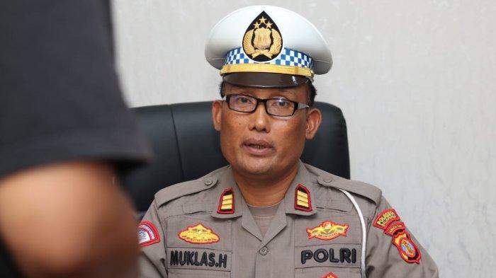Wakasatlantas Polresta Balikpapan, AKP Muklas. Dia menerangkan, operasi gabungan razia surat, pajak, dan kelengkapan kendaraan bermotor digelar di Balikpapan setiap Senin dan Kamis oleh instansi Bapenda dan Jasa Raharja.