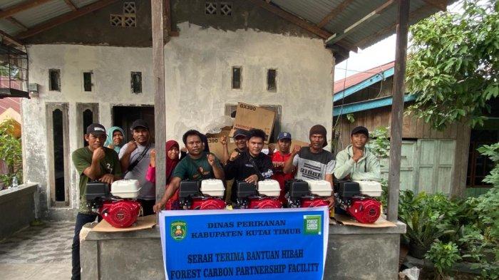 Penyaluran bantuan alat mesin ketinting untuk nelayan dari anggaran dana insentif karbon. Kabid Pelaporan dan Usaha Perikanan Dinas Perikanan, Kutai Timur, Wilhelmina M. Kailola mengaku mengelola dana insentif karbon sebesar Rp 200 juta, Senin (11/12/2023).